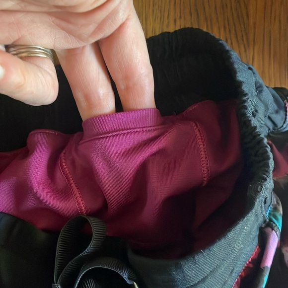 LULULEMON Speed Up Short - size womens 4 - Picture 10 of 13